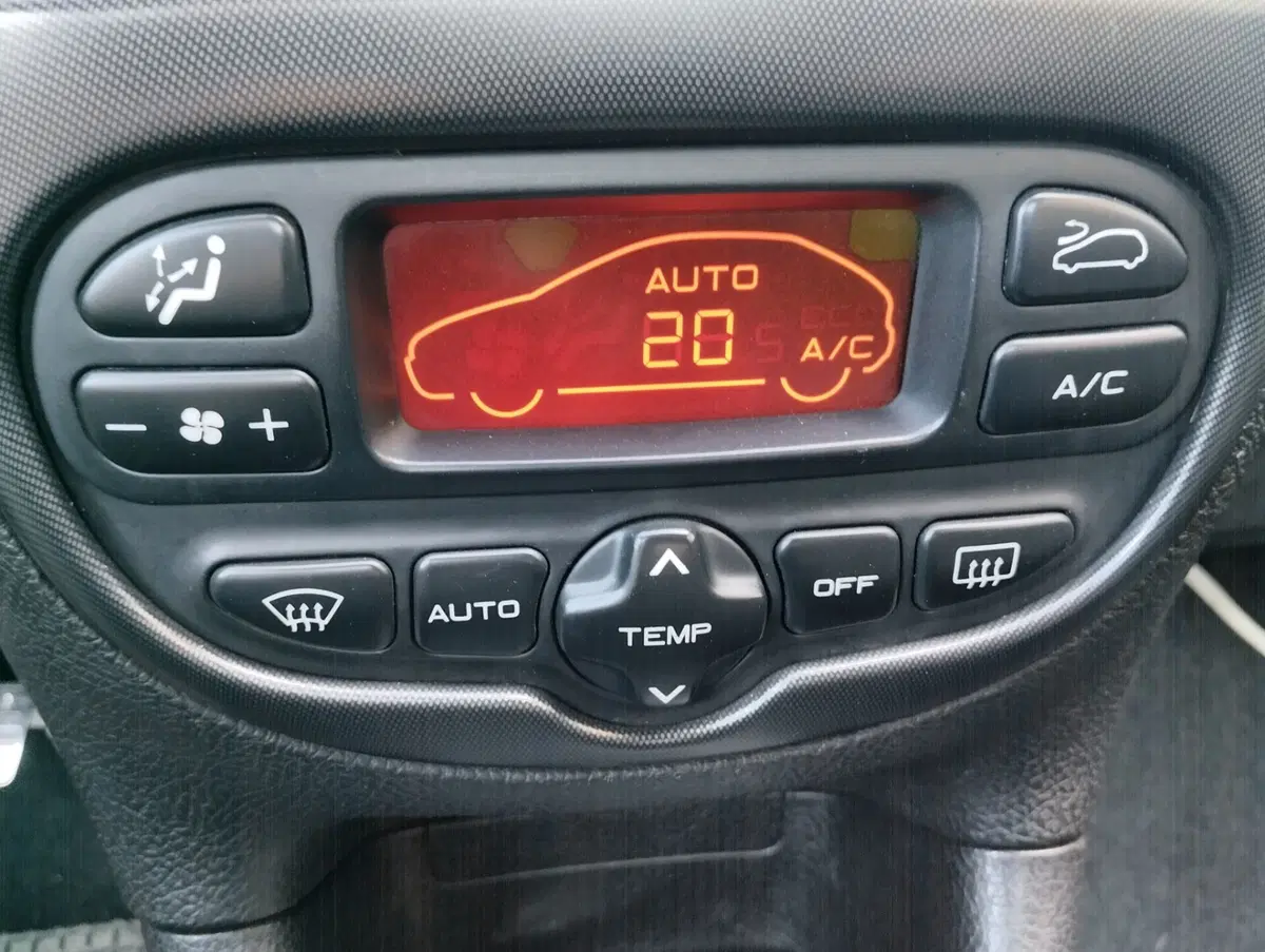 Peugeot 206 Cabrio usata a Asti (9)