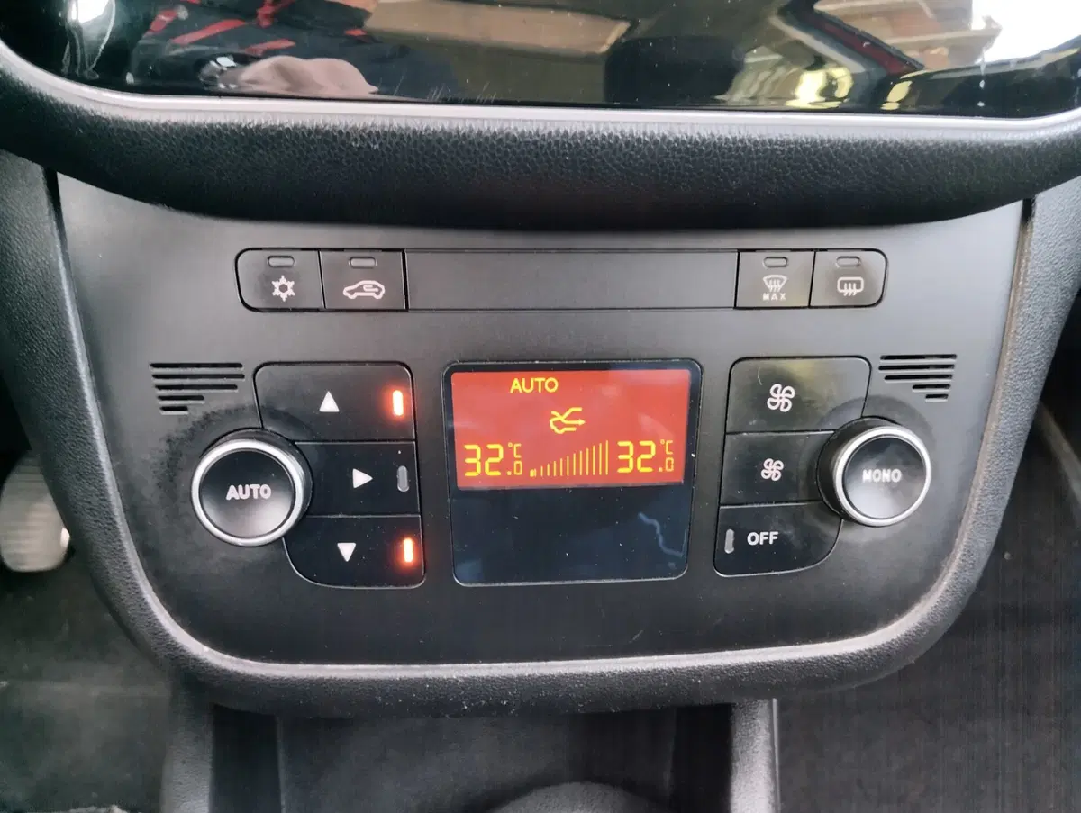 Fiat Punto usata a Asti (13)