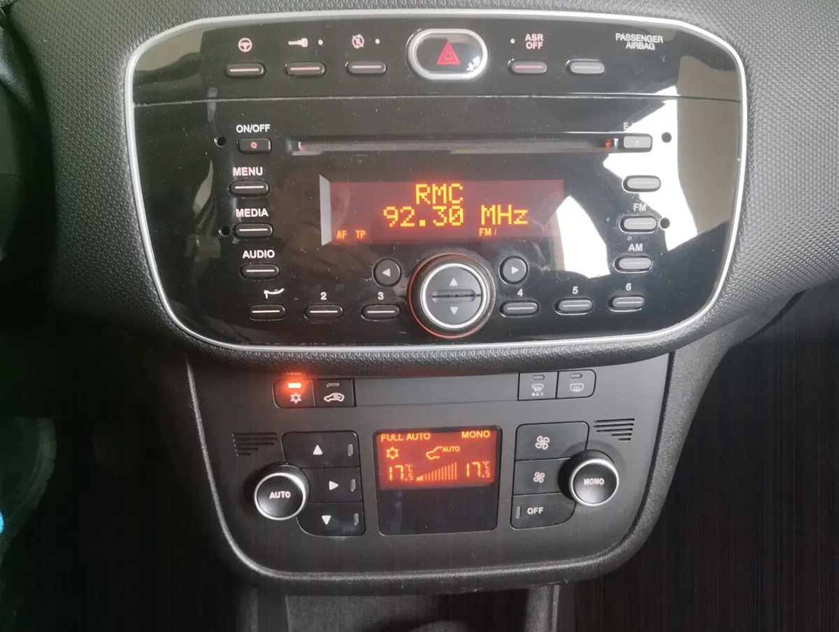 Fiat Punto usata a Asti (14)