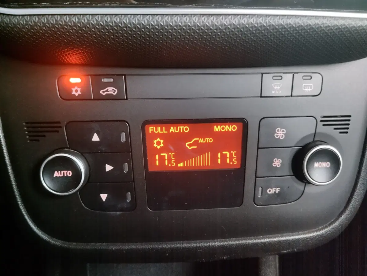 Fiat Punto usata a Asti (16)