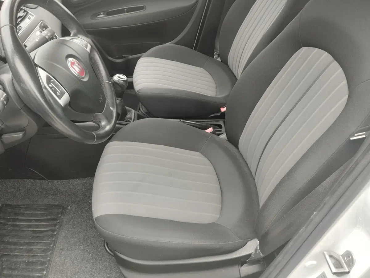 Fiat Punto usata a Asti (18)