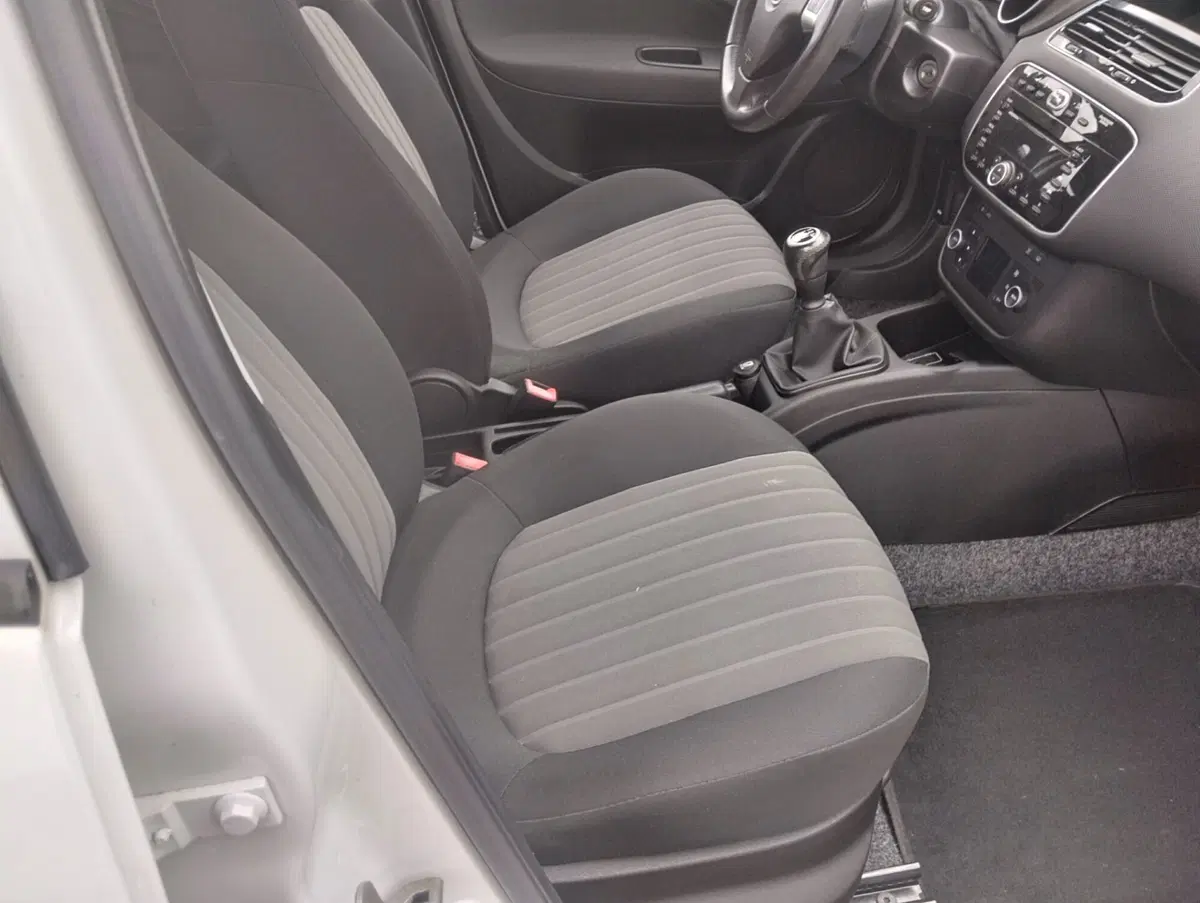 Fiat Punto usata a Asti (19)