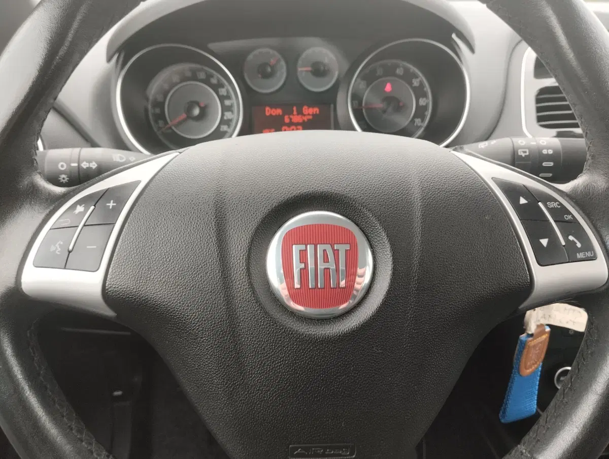 Fiat Punto usata a Asti (9)