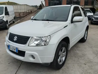 Suzuki Grand Vitara 1.6 16V 3 porte Offroad del 2012 usata a Canelli