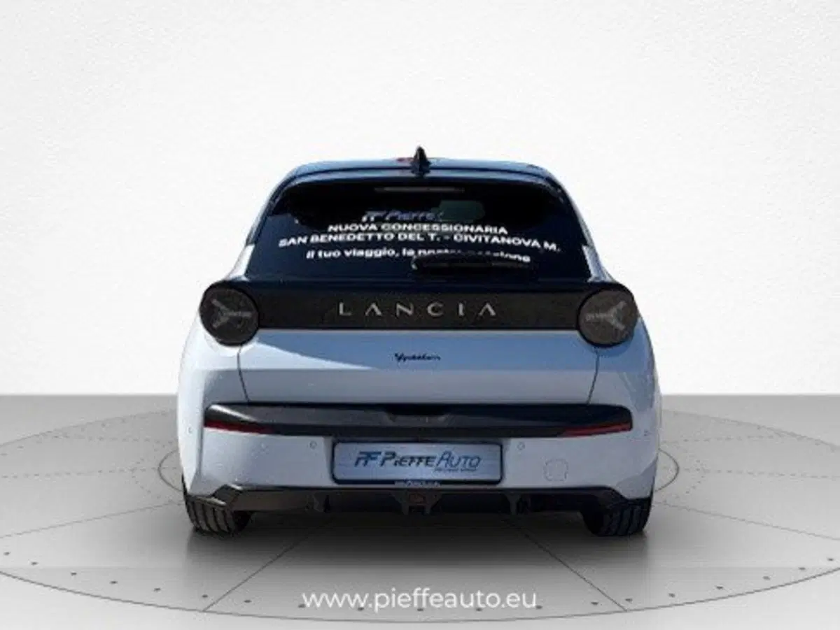 Lancia Ypsilon nuova a Teramo (7)
