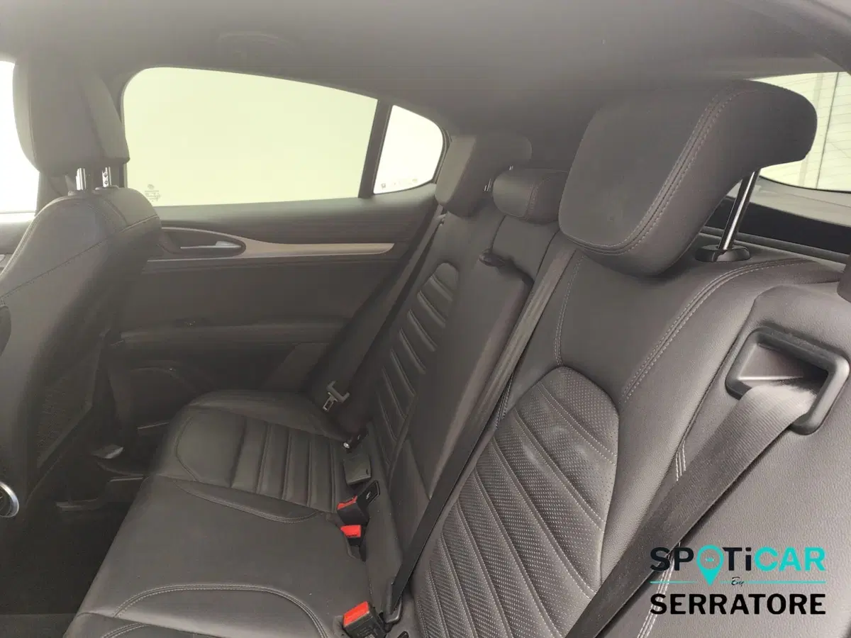 Alfa Romeo Stelvio usata a Como (13)
