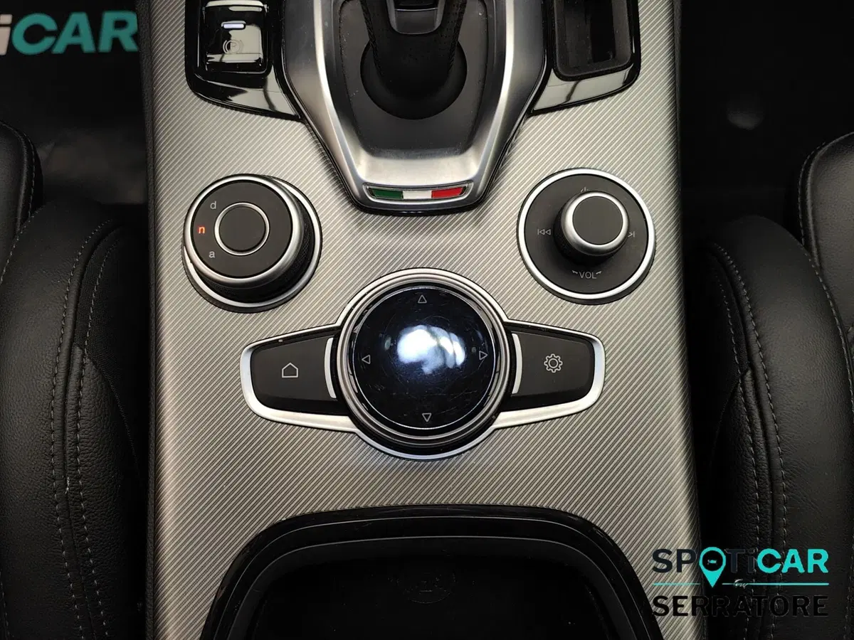 Alfa Romeo Stelvio usata a Como (16)