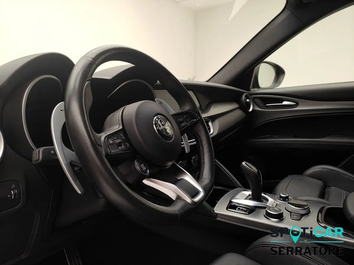 Alfa Romeo Stelvio usata a Como (9)