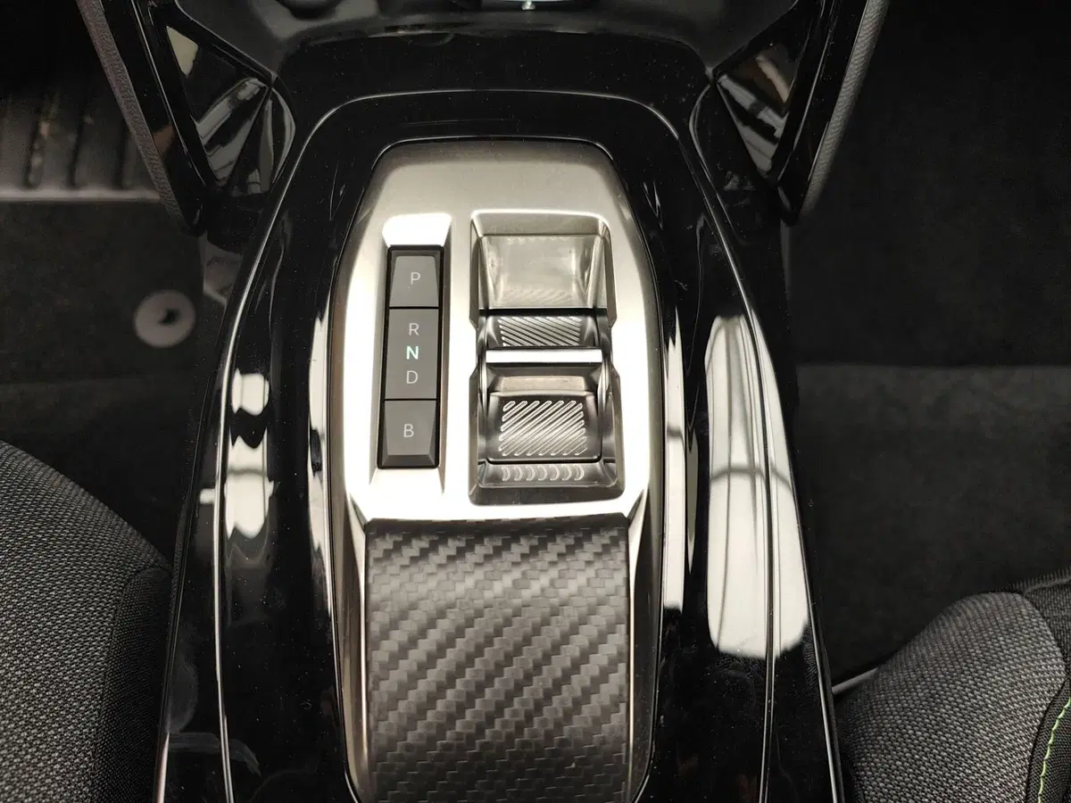 Peugeot 2008 nuova a Como (17)