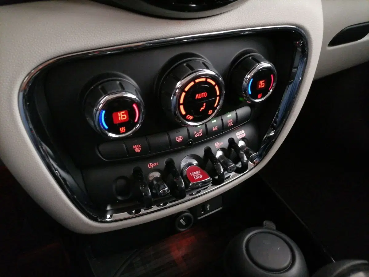 MINI Mini Clubman usata a Roma (14)