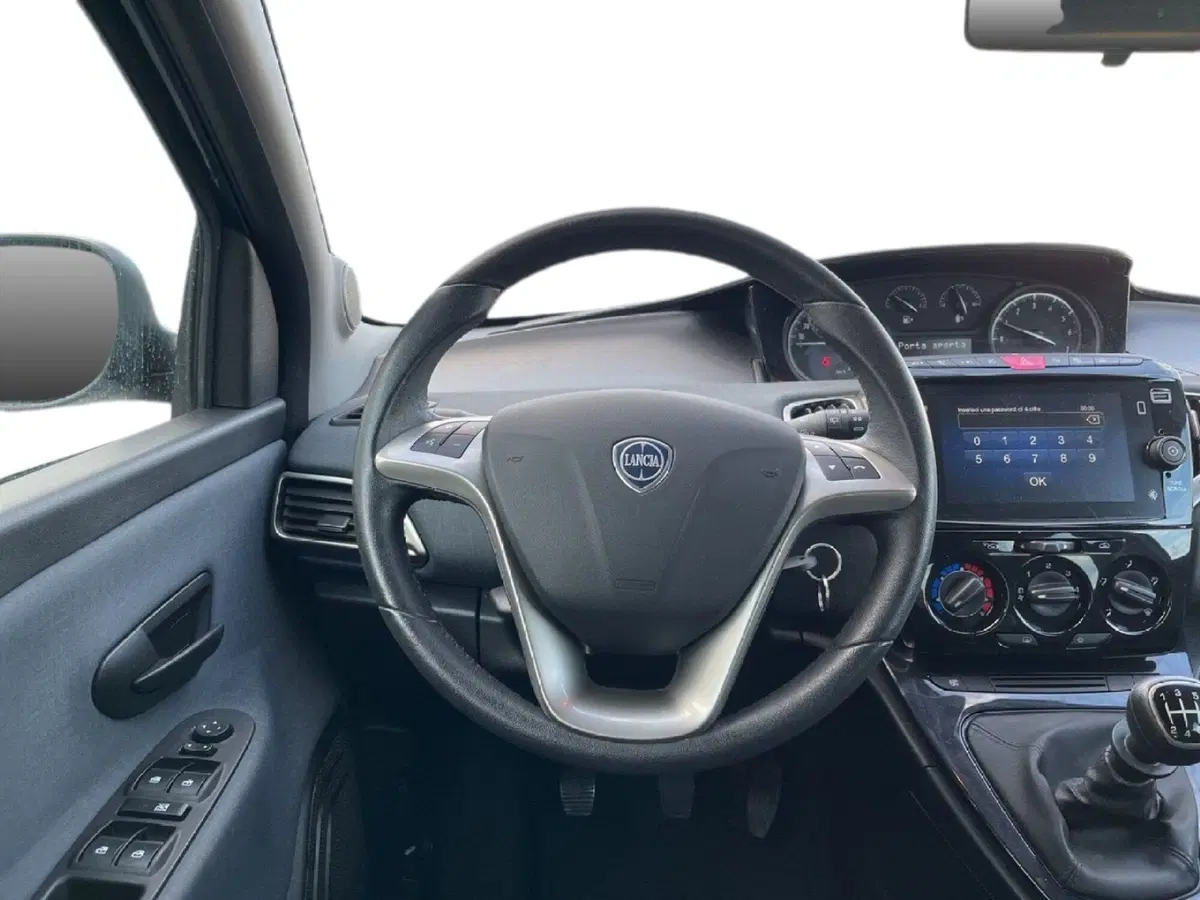 Lancia Ypsilon usata a Torino (11)