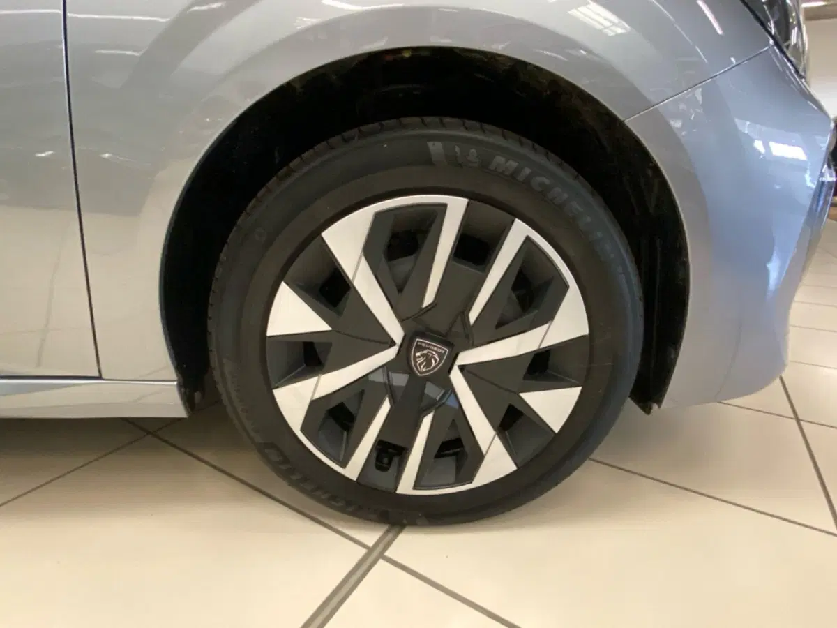 Peugeot 208 nuova a Torino (12)