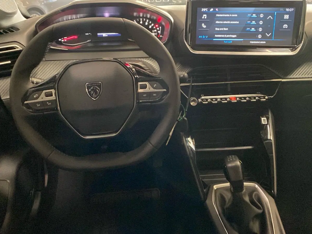 Peugeot 208 nuova a Torino (3)