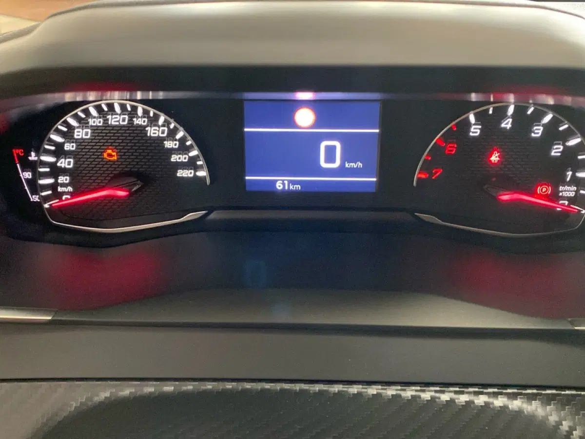 Peugeot 208 nuova a Torino (4)