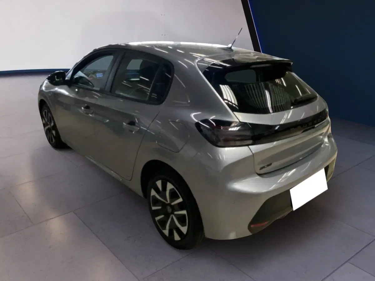Peugeot 208 nuova a Torino (8)