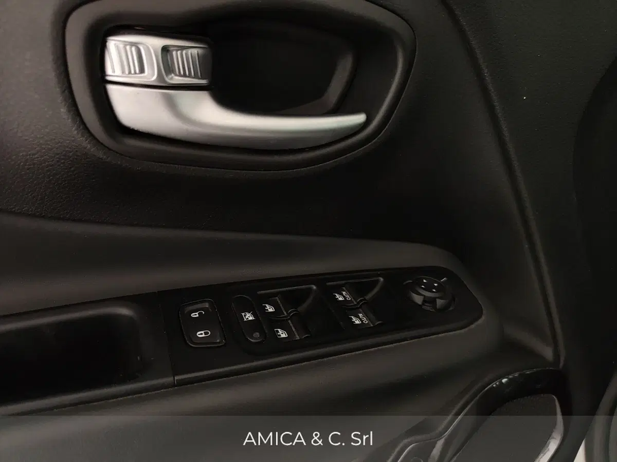 Jeep Renegade usata a Caserta (19)