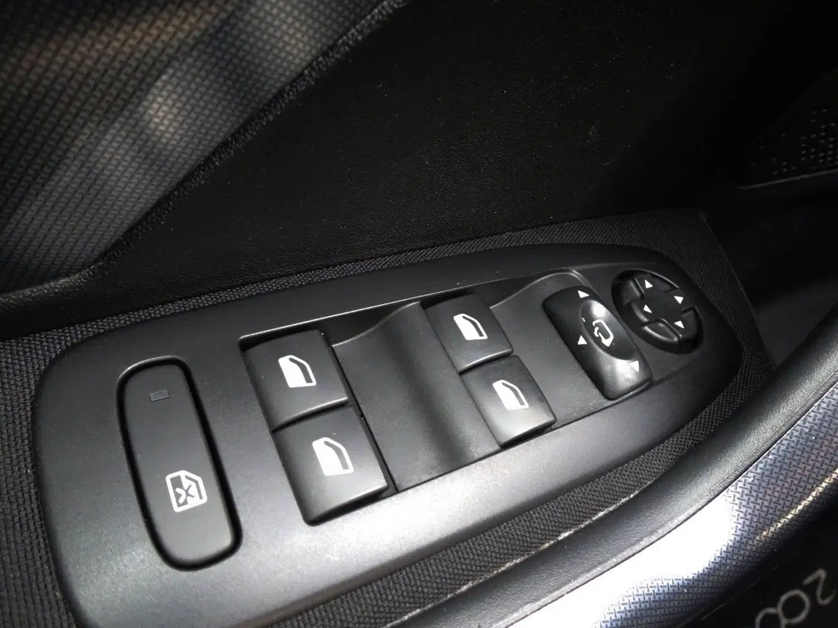 Peugeot 2008 usata a Padova (14)