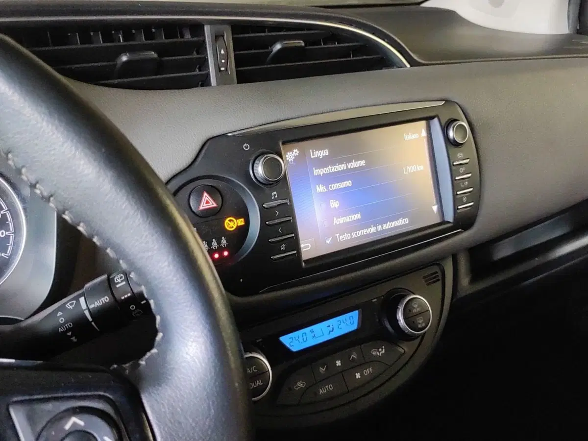 Toyota Yaris usata a Milano (11)