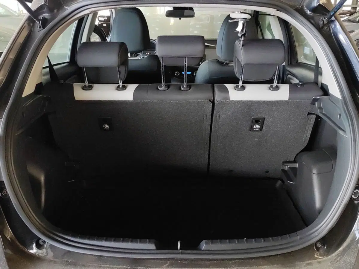 Toyota Yaris usata a Milano (7)