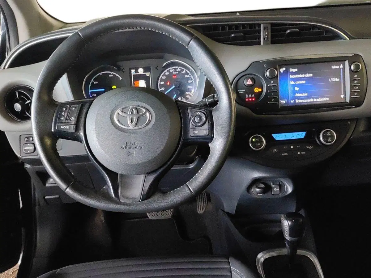 Toyota Yaris usata a Milano (9)