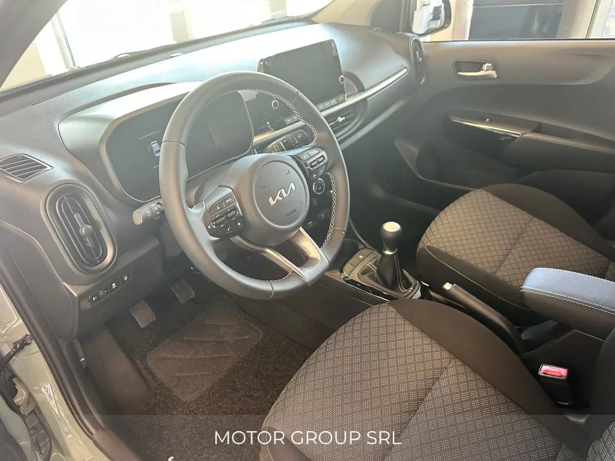 Kia Picanto nuova a Napoli (9)