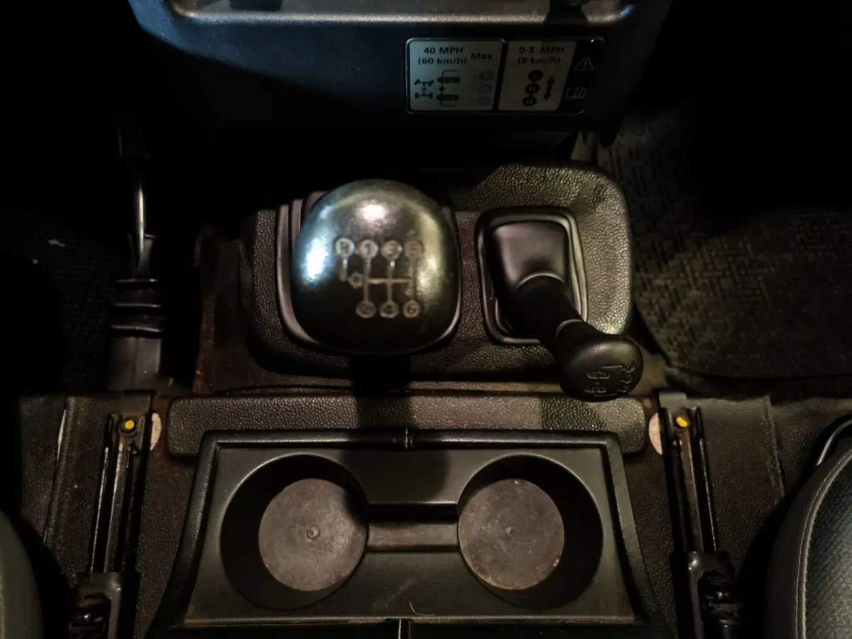 Land Rover Defender usata a Pavia (14)