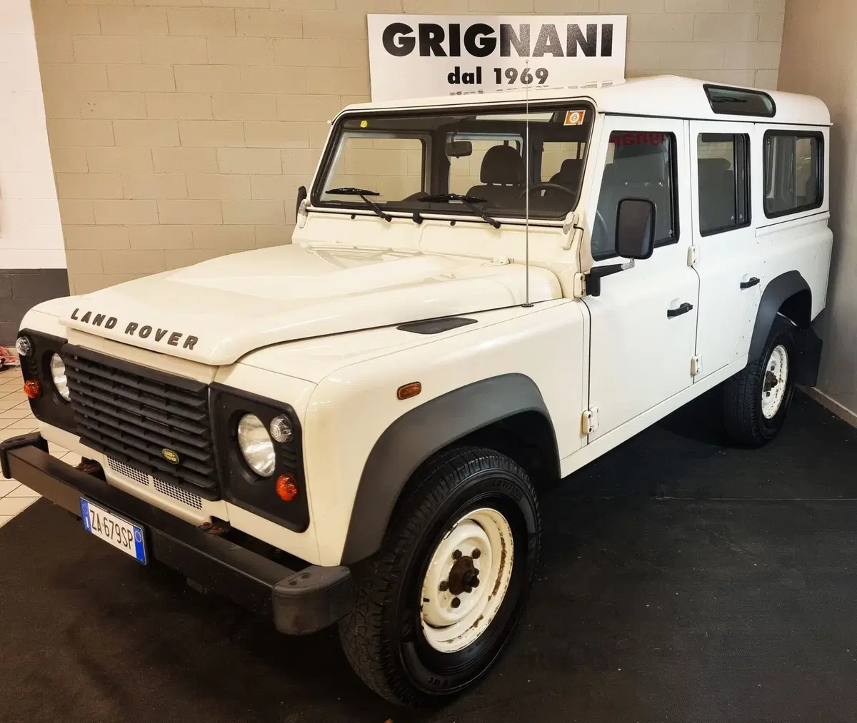 Land Rover Defender usata a Pavia (3)