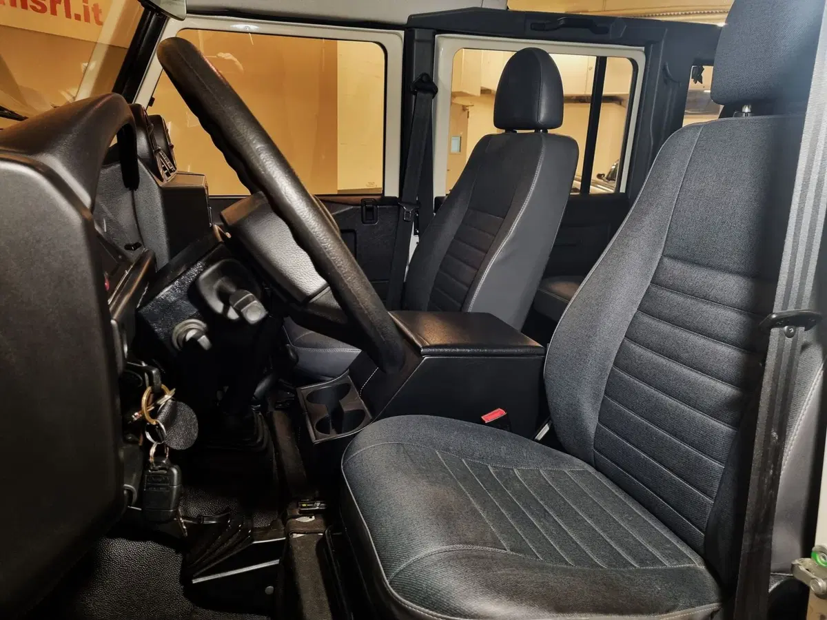 Land Rover Defender usata a Pavia (7)