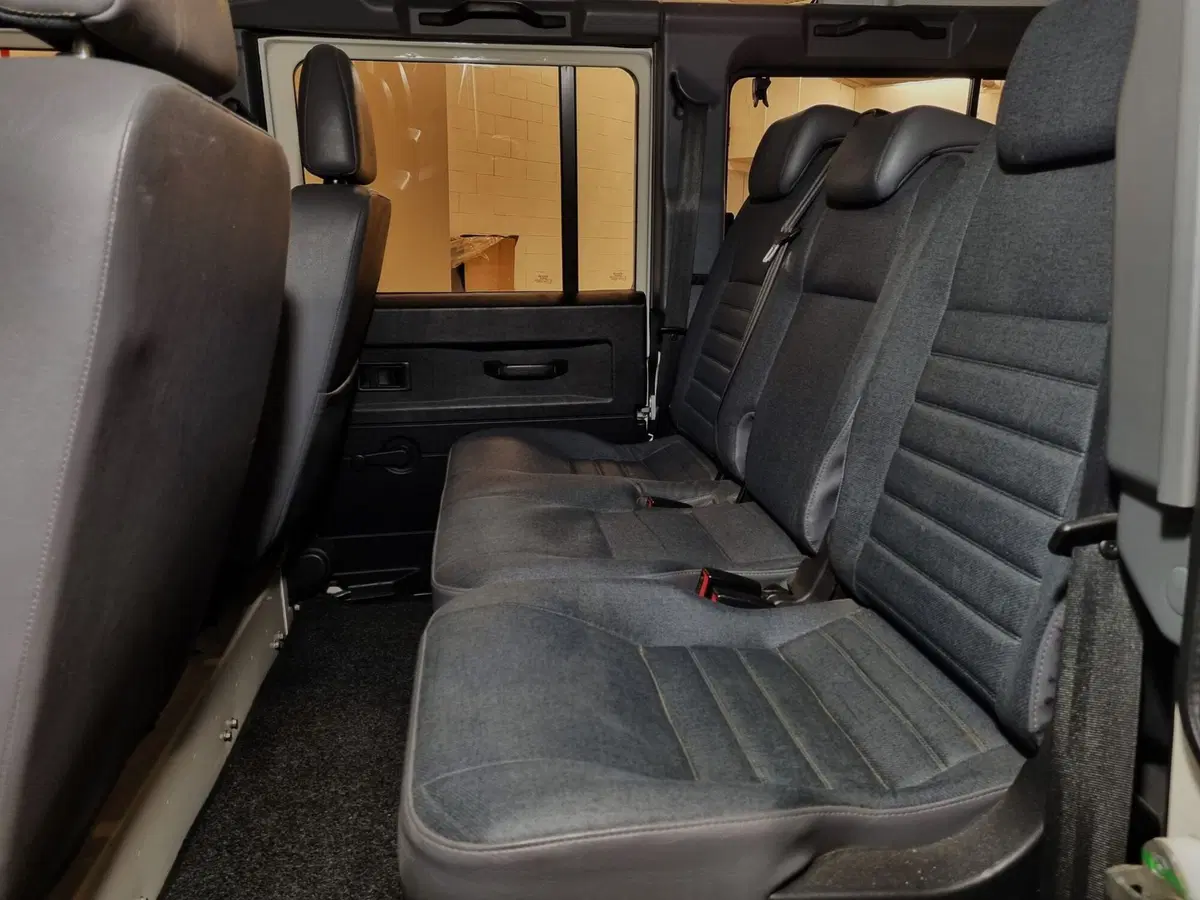 Land Rover Defender usata a Pavia (8)