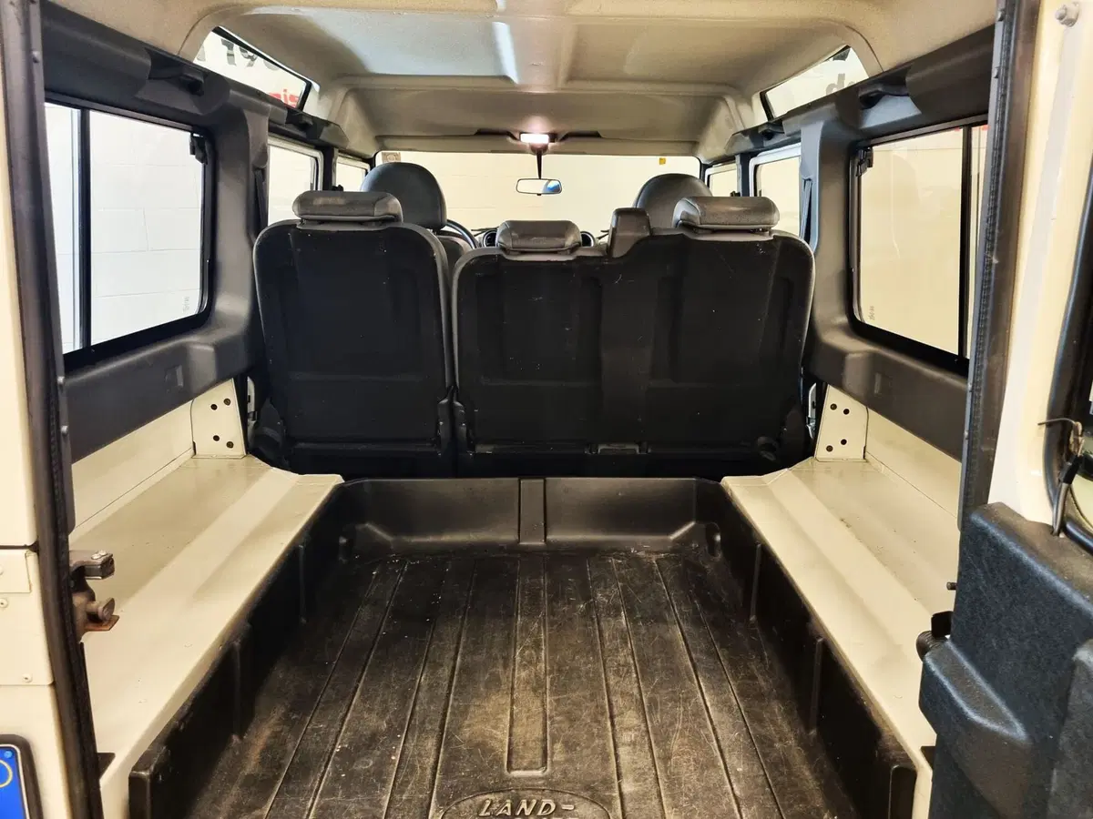 Land Rover Defender usata a Pavia (9)