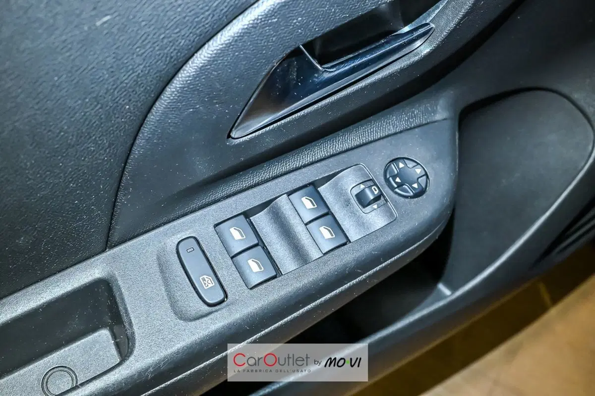 Opel Corsa usata a Torino (17)