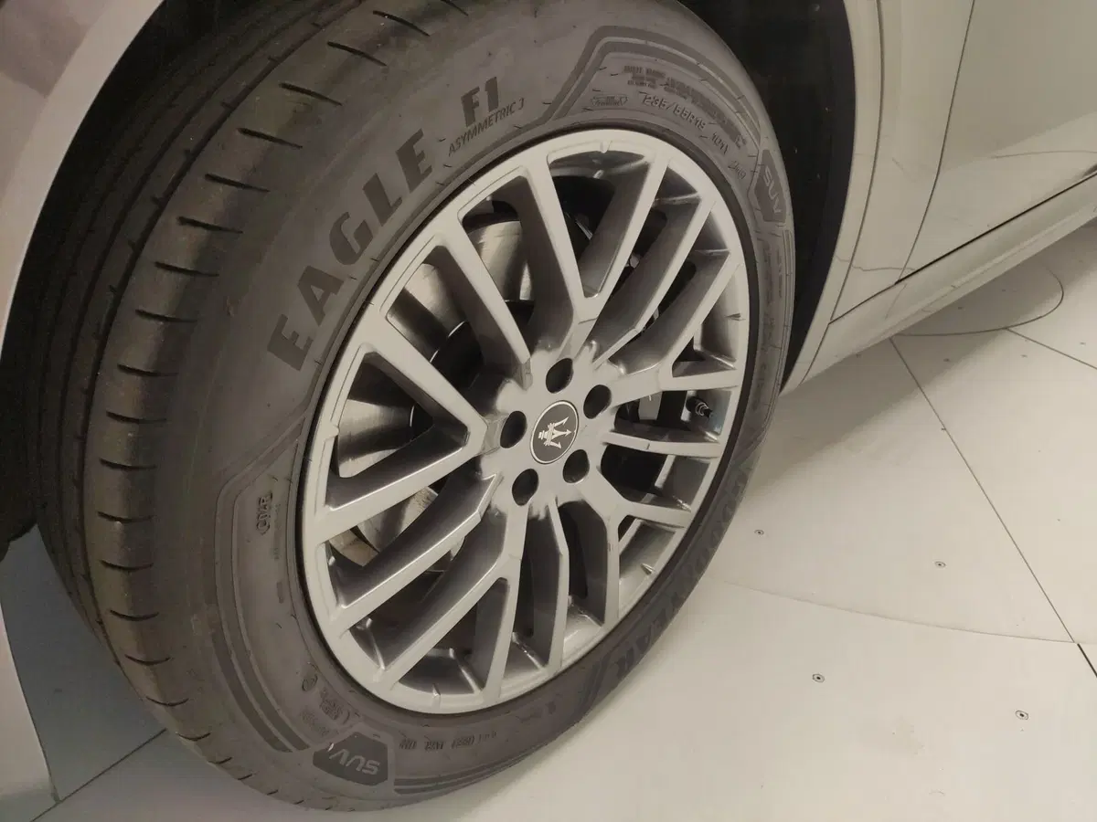 Maserati Grecale usata a Avellino (10)