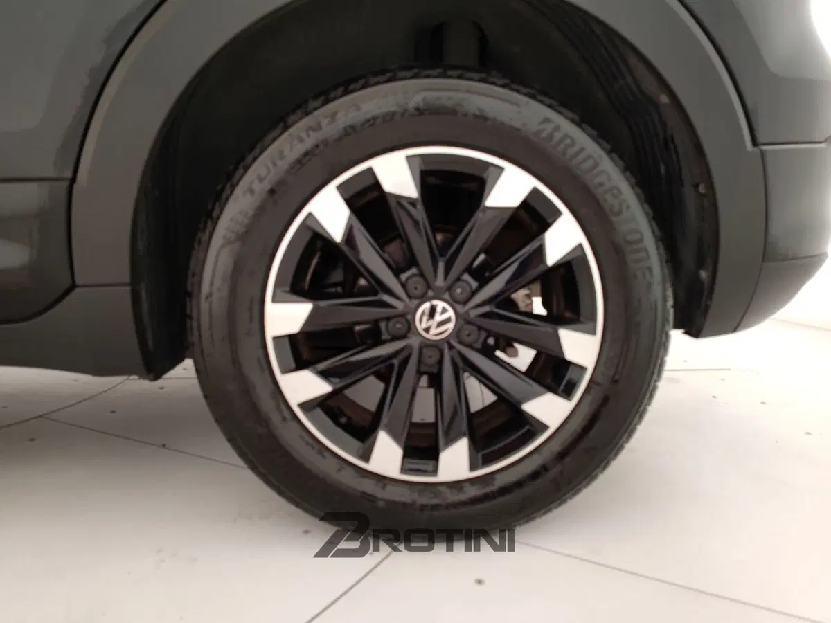 Volkswagen T-Cross usata a Massa-Carrara (6)