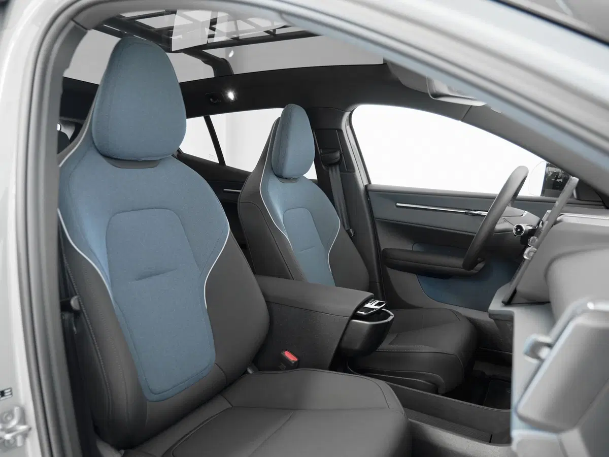 Volvo EX30 Cross Country nuova a Prato (18)