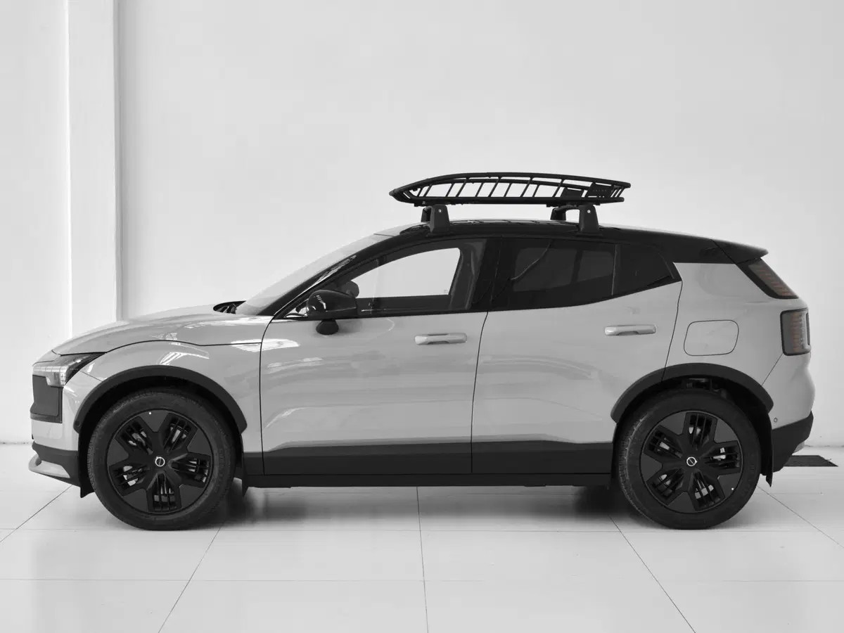 Volvo EX30 Cross Country nuova a Prato (3)