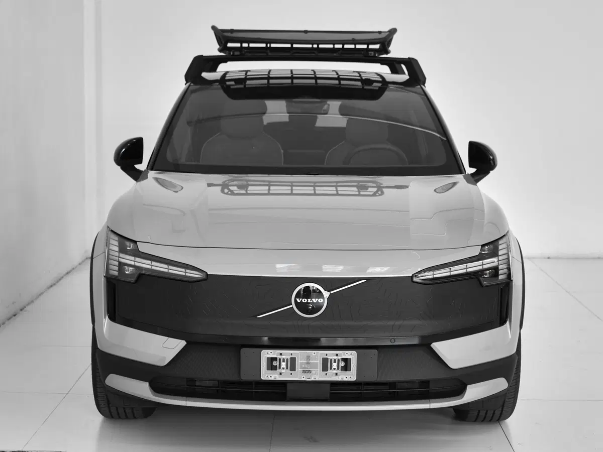 Volvo EX30 Cross Country nuova a Prato (5)