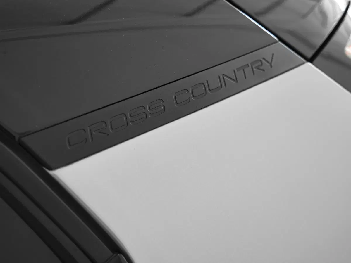 Volvo EX30 Cross Country nuova a Prato (8)