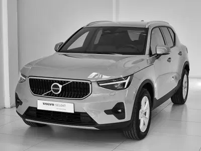 Volvo XC40 B3 automatico Core nuova a Prato