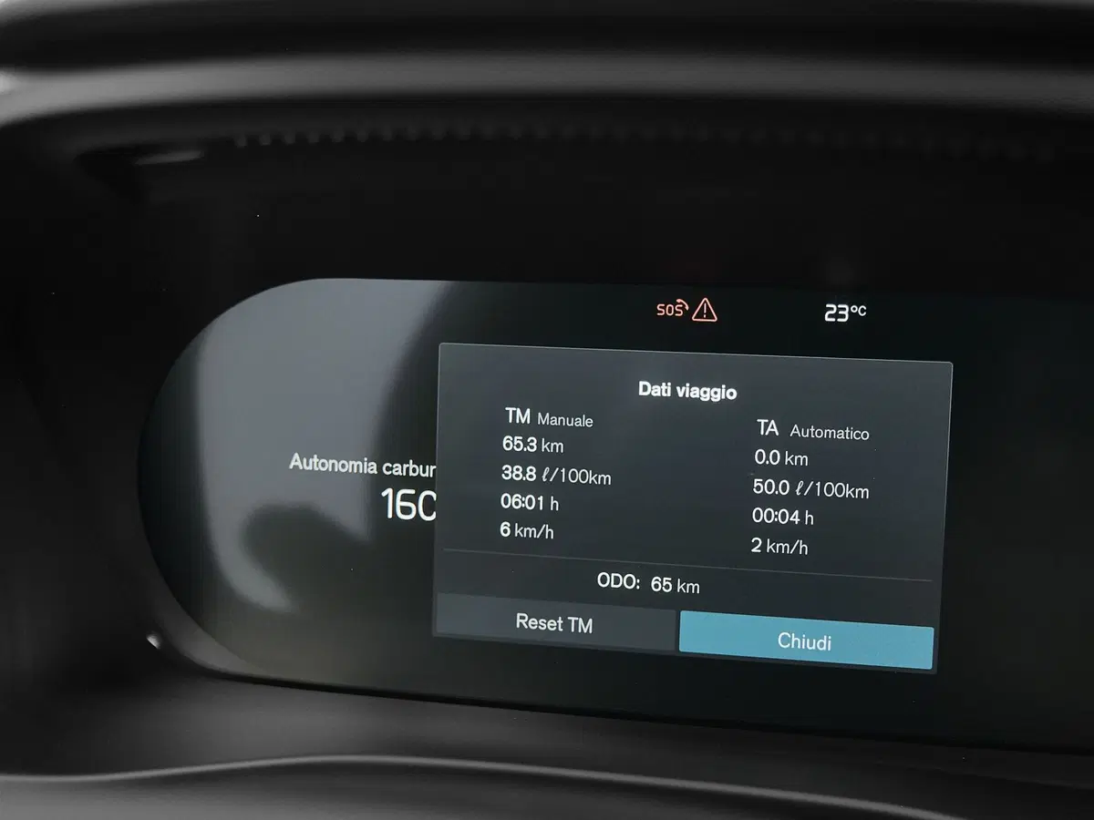 Volvo XC40 nuova a Prato (10)