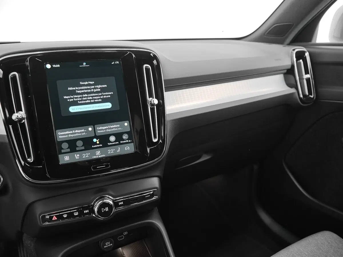 Volvo XC40 nuova a Prato (11)