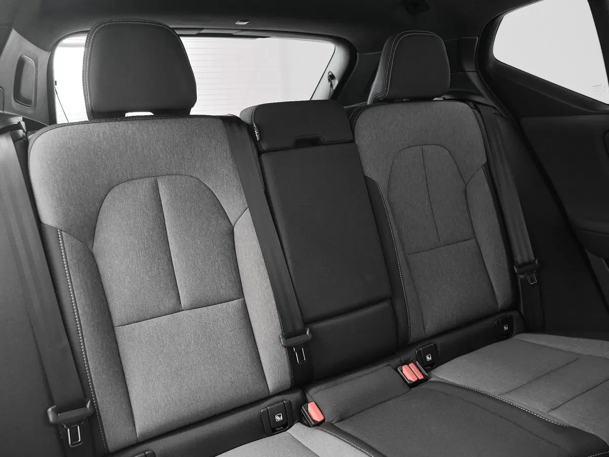 Volvo XC40 nuova a Prato (18)