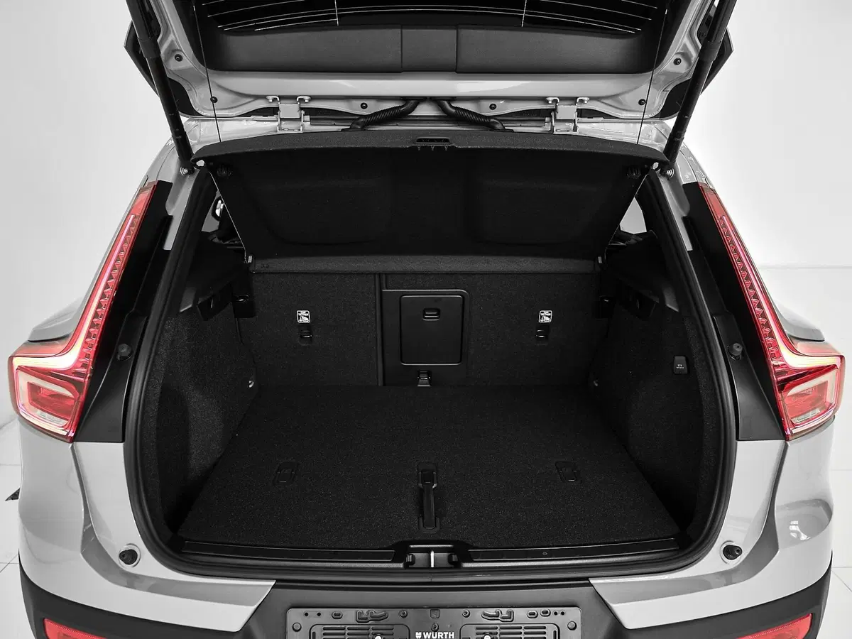Volvo XC40 nuova a Prato (5)