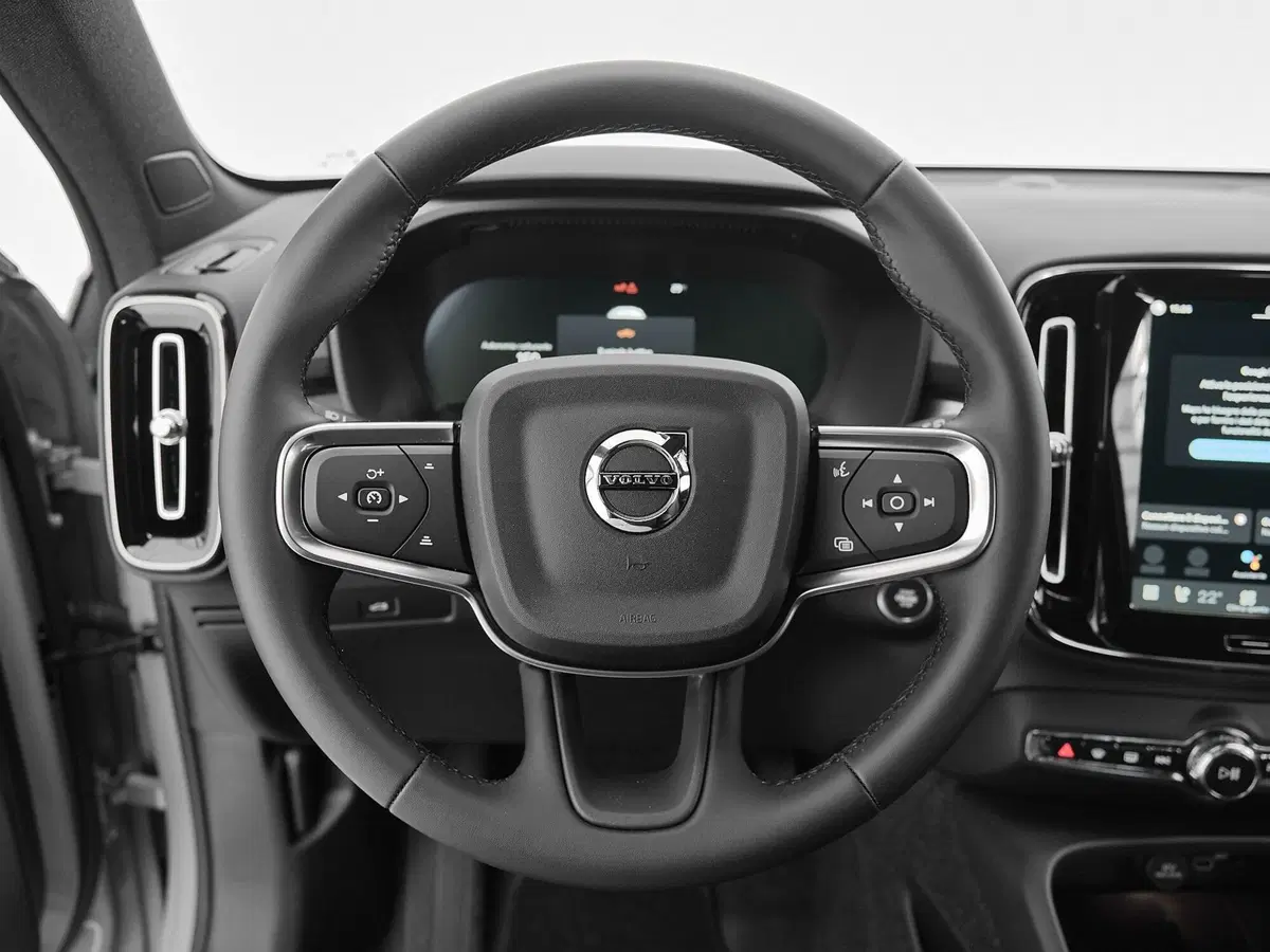 Volvo XC40 nuova a Prato (7)