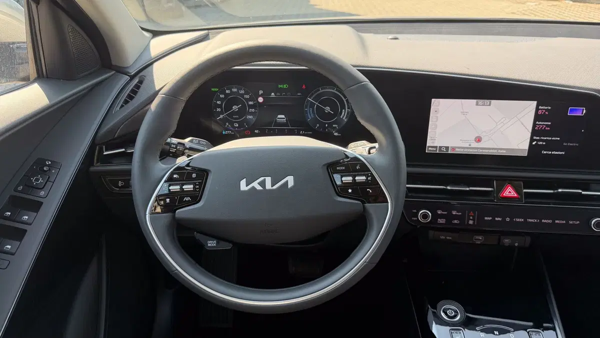 Kia Niro nuova a Vercelli (11)