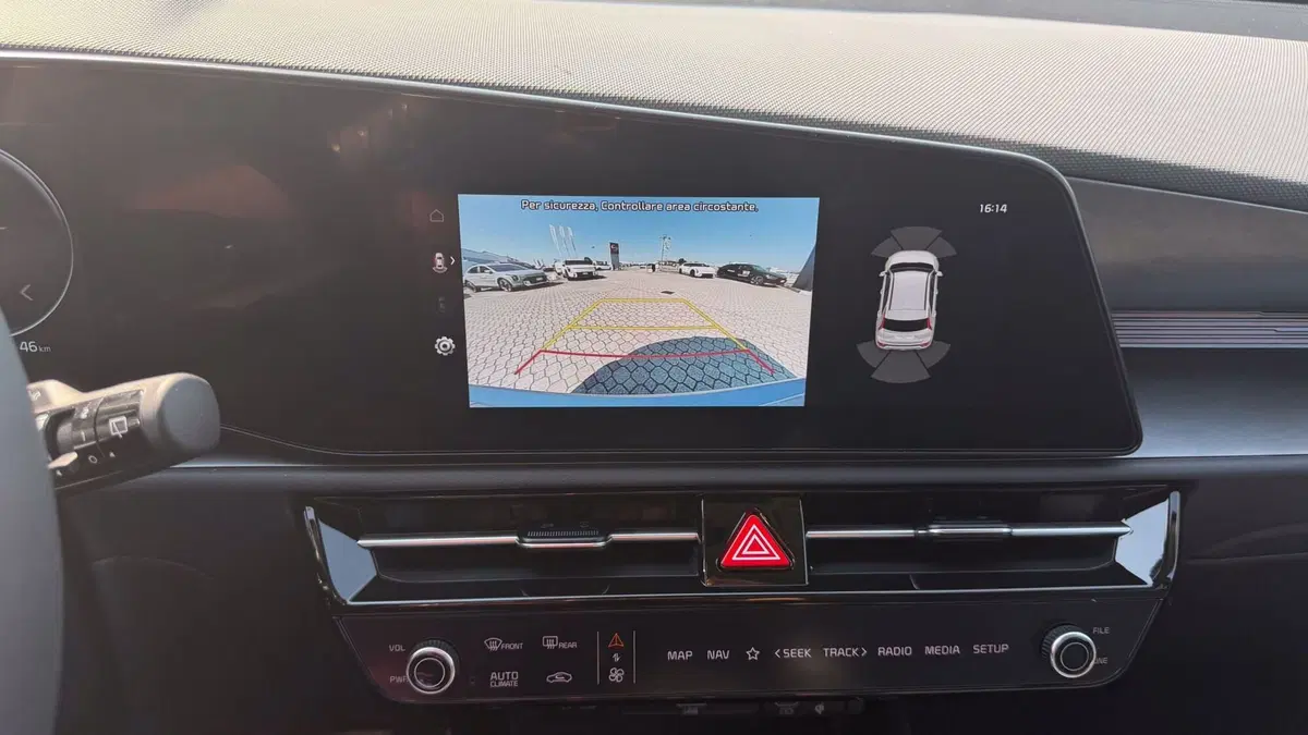 Kia Niro nuova a Vercelli (13)