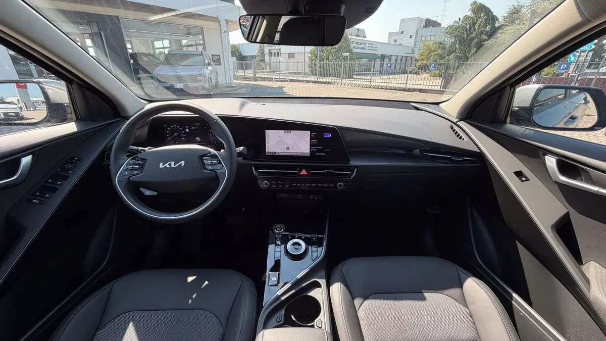 Kia Niro nuova a Vercelli (9)