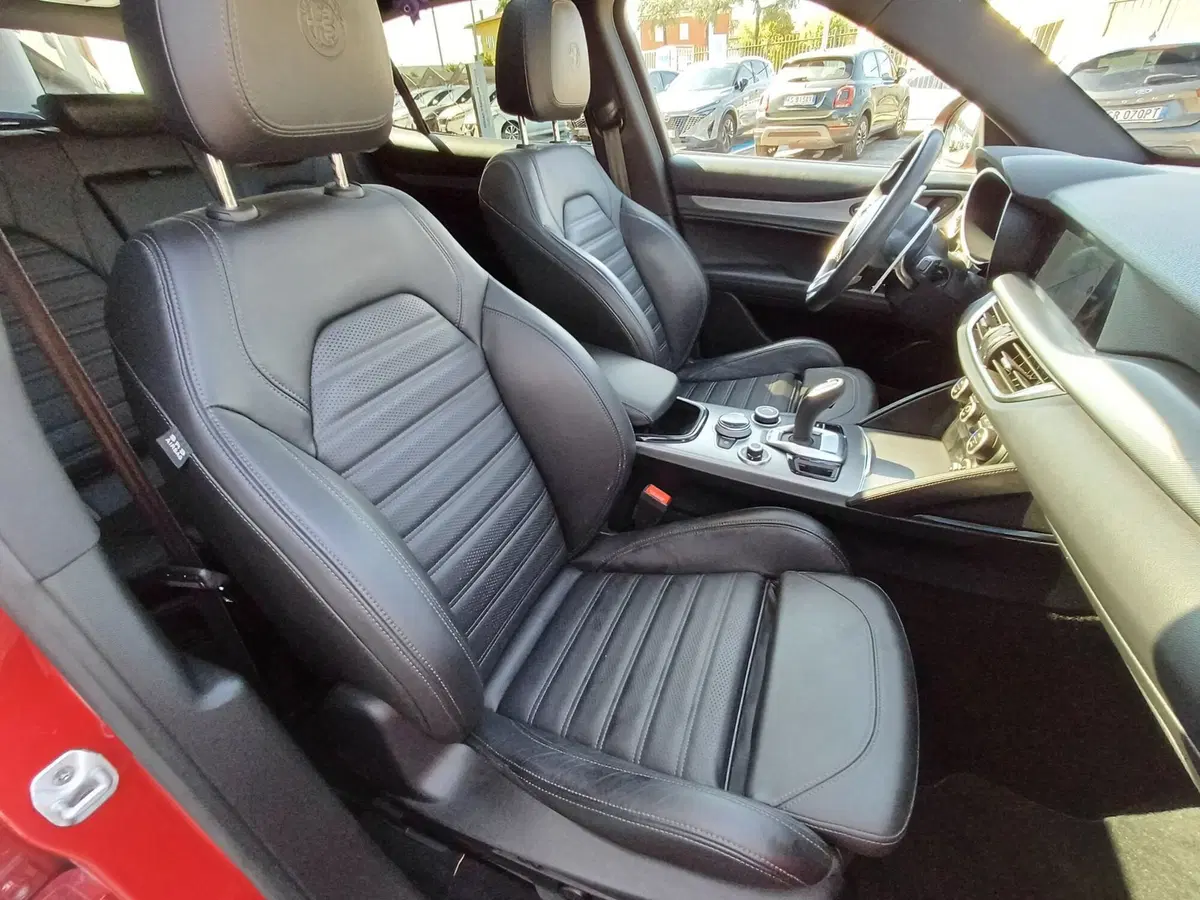 Alfa Romeo Stelvio usata a Modena (11)