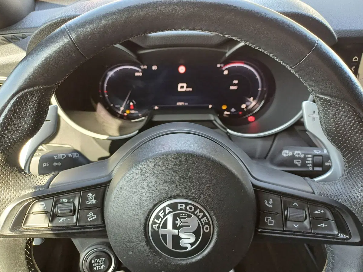 Alfa Romeo Stelvio usata a Modena (12)