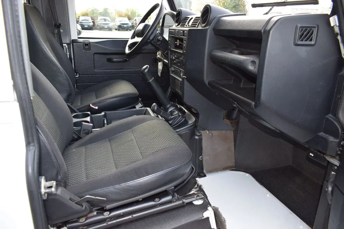 Land Rover Defender usata a Cuneo (10)