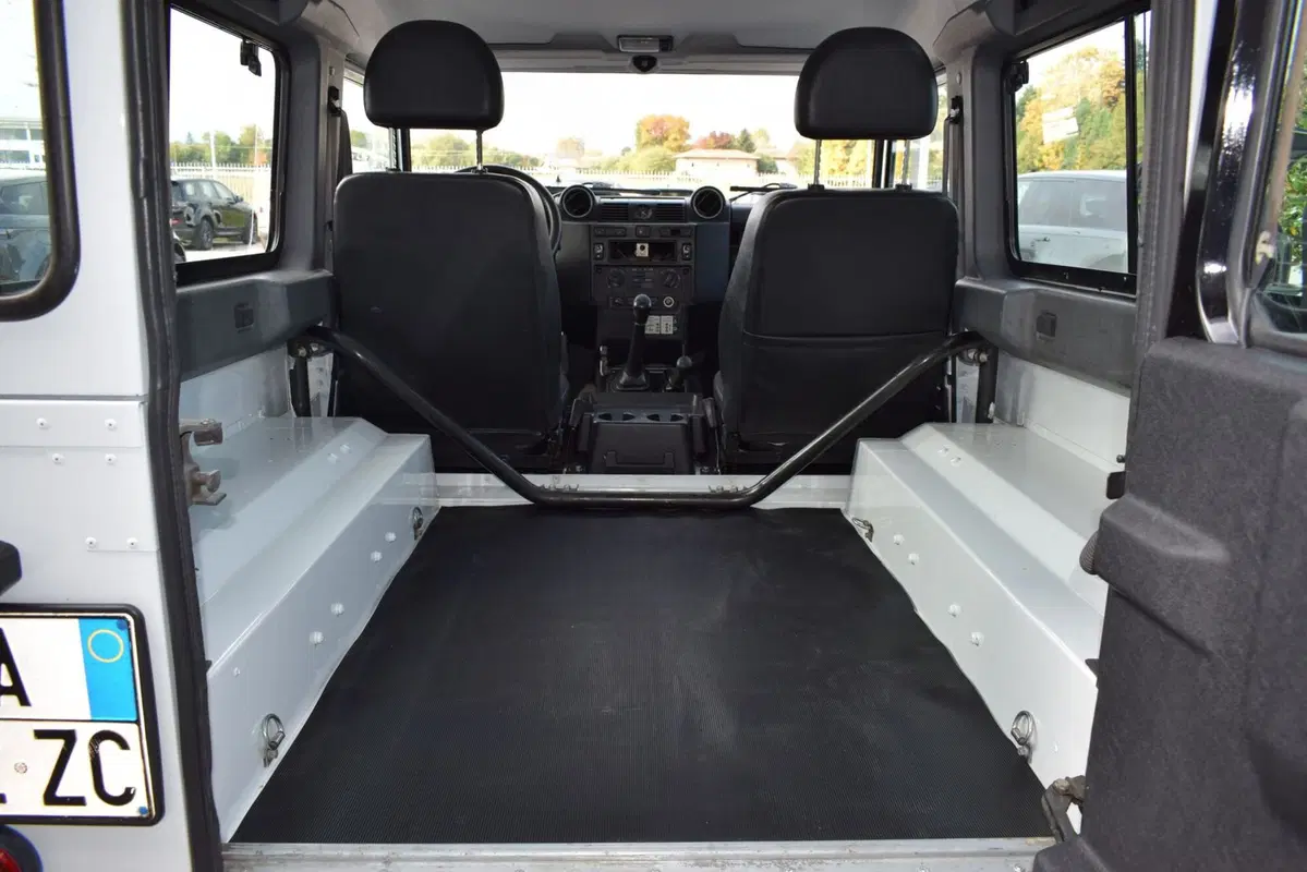 Land Rover Defender usata a Cuneo (17)